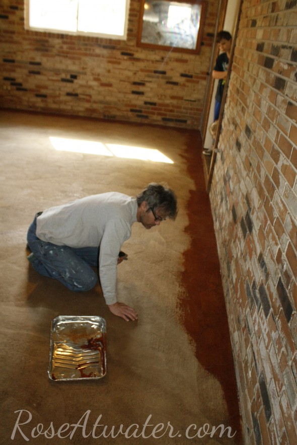 How I used brown shipping paper as Flooring!! 